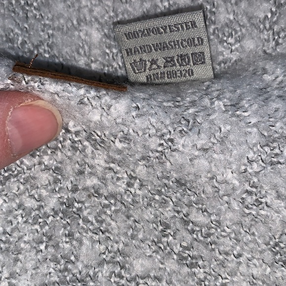 Cozy CC Exclusives shawl, silver grey - Picture 3 of 4